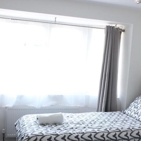 Exquisite And Modern 2 Bed Maisonette Harmondsworth Exterior foto